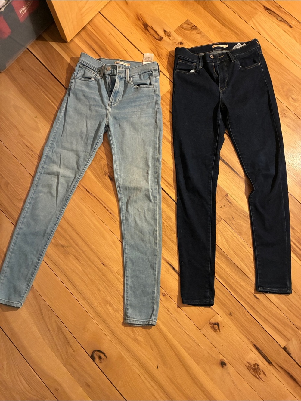 (2) Levi’s 720 High Rise Super Skinny Jeans- Size 27